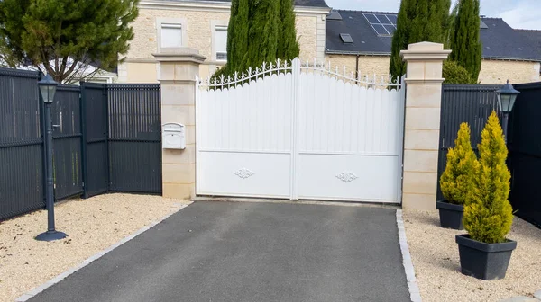 Portail Porte Acier Classique Blanc Vieille Maison Traditionnelle Européenne Classique — Photo