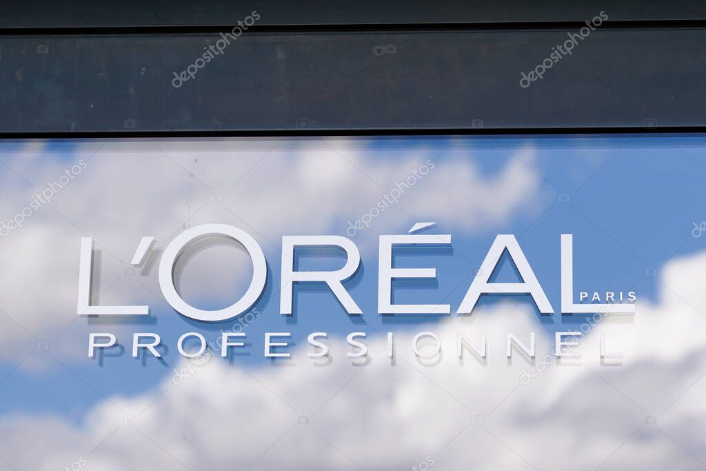 Bordeaux , Aquitaine France - 05 08 2021 : L'oreal paris professionnel logo brand and text sign of french makeup perfume and skin cosmetics beauty products