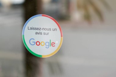 Bordeaux, Aquitaine France - 05 14 2021: Google işaret logosu ve marka metin etiketi