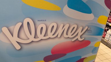 Bordeaux, Aquitaine France - 05 18 2021: Kleenex logo markası ve Kimberly-Clark Worldwide markası