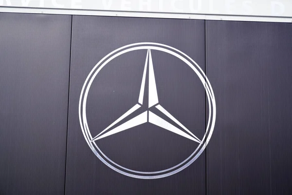 Burdeos Aquitania Francia 2021 Mercedes Benz Logo Brand Dealership Sign — Foto de Stock
