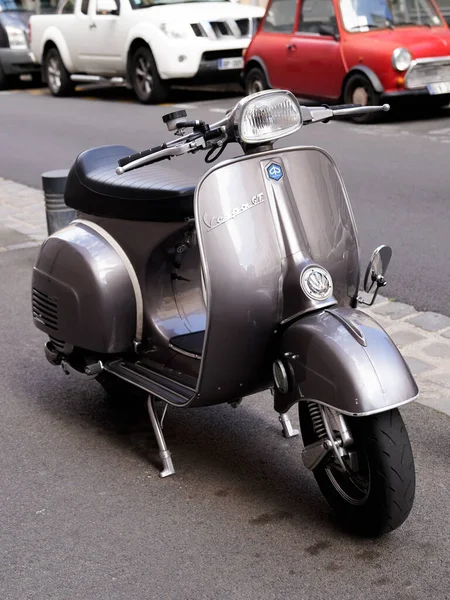 Burdeos Aquitania Francia 2021 Vespa Old Vintage Retro Scooter Gris — Foto de Stock