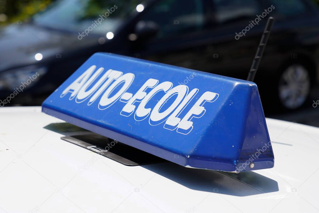 france driving school light panel on car roof with text french auto ecole