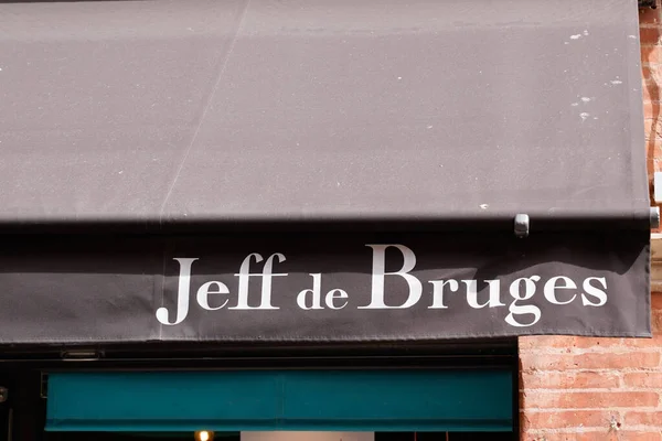 法国阿基坦波尔多 2021年1月06日 Jeff Bruges商标和文字在法国巧克力店前的签名 — 图库照片