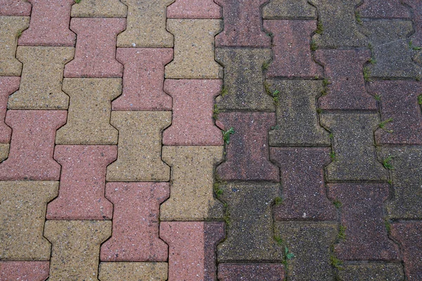 Giardino Lastra Pavimentata Percorso Interblocco Mezzo Pulito Sporco Dopo Una — Foto Stock