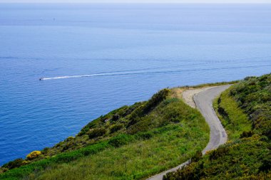 Güney Denizi Akdeniz kıyılarındaki yol kıyıları Pireneler Doğu masalları Languedoc-Roussillon Fransa