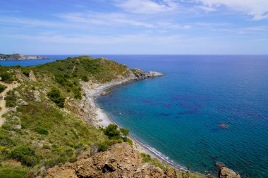 Fransız Occitanie 'nin güneydoğu Fransa' sındaki Port-Vendres 'teki Anse de Paulilles körfezi.