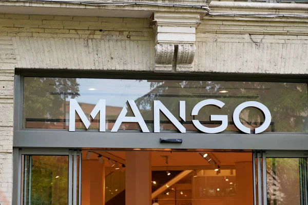 Toulouse Occitanie France 2021 Mango Logo Shop Sign Brand Text — Zdjęcie stockowe