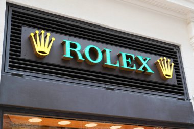 Toulouse, ocitanie France - 06 25 2021: Rolex logo markası ve metin imzalı saatler Cenevre İsviçreli İsviçreli lüks saat dükkanı üreticisi