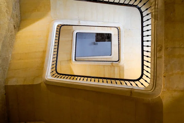 Gyönyörű Téglalap Alakú Lépcső Egy Régi Ház Kilátással Alsó Geometria — Stock Fotó