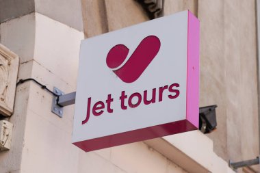Toulouse, ocitanie France - 06: 30 2021: Seyahat acentesinde ofis önünde jet turları metin ve pembe işaret logosu