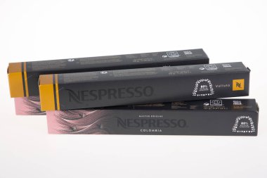 Bordeaux, Aquitaine France - 07 07 07 2021: Nespresso kapalı kahve kapsülü alüminyum metal kapsül kafesi dozları