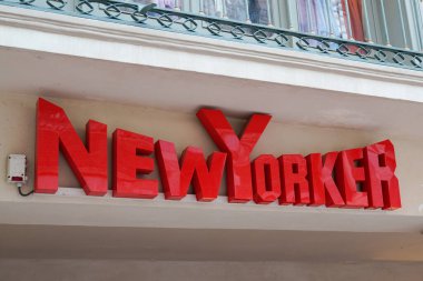 toulouse , occitanie France  - 06 25 2021 : New Yorker logo brand and text sign store fashion clothing shop chain stylish
