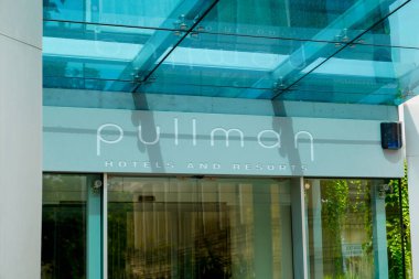 Montpellier, ocitanie France - 06 25 2021: Pullman Hotel logosu ve metin imzası Accor Hotels tarafından uluslararası otel