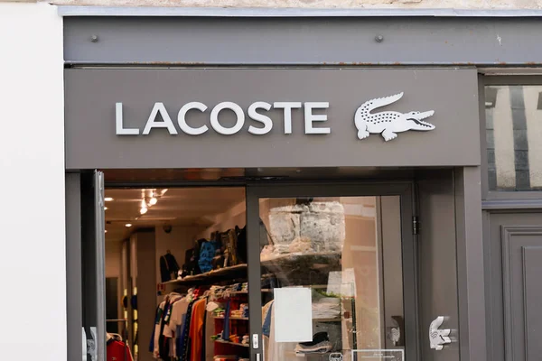 Toulouse Occitanie França 2021 Lacoste Crocodilo Sinal Loja Texto Logotipo — Fotografia de Stock