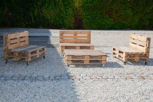 Holz Diy Lounge Bank Und Tisch Aus Konstruktion Holzpaletten Stilvoll — Stockfoto