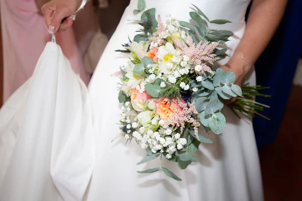 Casamento Branco Pastel Rosa Rosa Buquê Verde Flores Naturais Dia — Fotografia de Stock