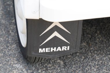 Bordeaux, Aquitaine France - 08 17 2021: Mehari otomobil logosu ve 60 'ların plaj otomobilinin arka Citroen vintage üzerindeki metin işareti