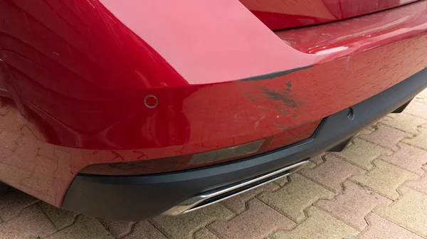 Gekrast Achterste Rode Auto Achterbumper Kleine Ongevallen Straatvoertuig Beschadigd Achter — Stockfoto