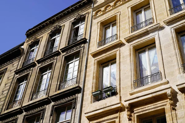 Waschen Gereinigte Hausfassade Und Eine Schmutzige Vor Und Nach Der — Stockfoto