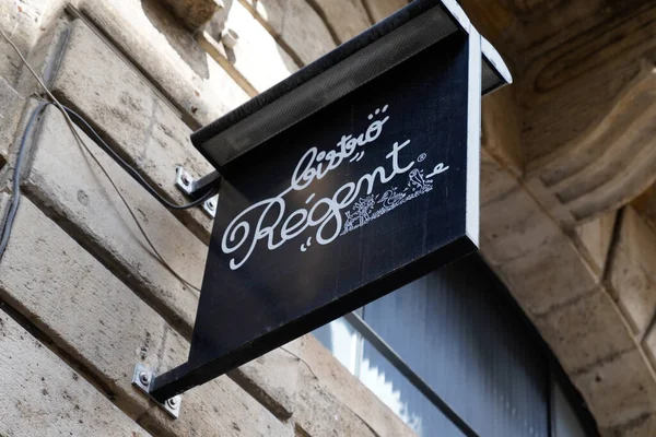 ボルドー アキテーヌフランス 2021年9月 ビストロ摂政レストランテキストブランドとレストランのフランチャイズフランスチェーンのロゴ — ストック写真