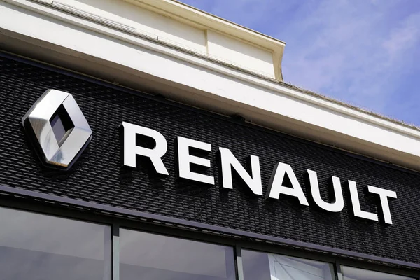 Bordeaux Aquitaine France 2021 Renault Car Sign Text Brand Logo — стокове фото