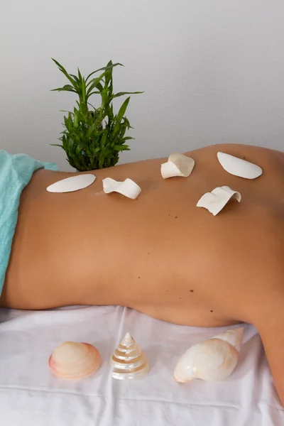 Mooie vrouw wacht voor een massage — Stockfoto