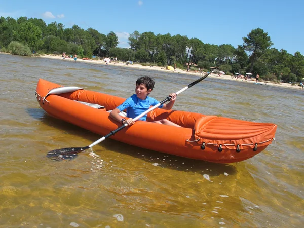 Boy with paddle and kayak — Stock Photo, Image