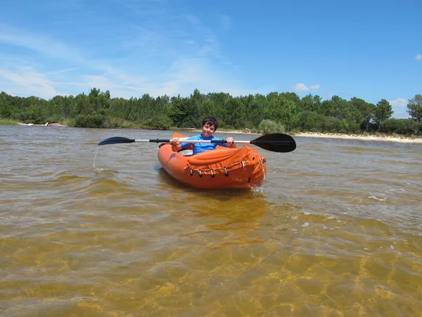 Boy with paddle and kayak — Stock Photo, Image