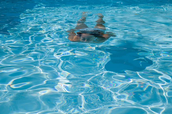 Solo en la piscina — Foto de Stock