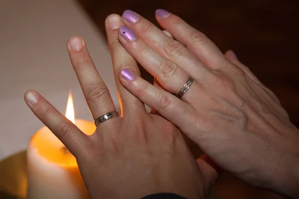 Рука и свадьба — стоковое фото