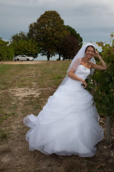 Krásná nevěsta šťastná — Stock fotografie