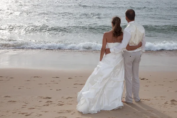 Pareja en la playa — Foto de Stock