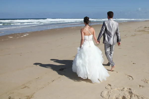 Couple on the beach — Stock Photo, Image