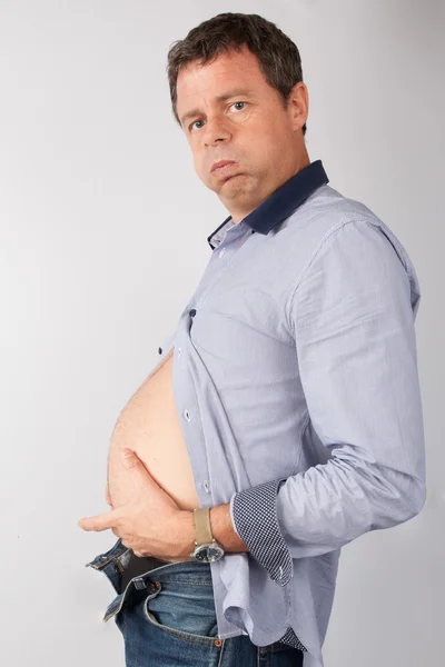 Un hombre con barriga grande — Foto de Stock