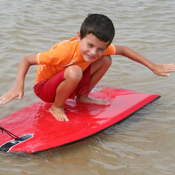 Surf kid in water beach — Stock Photo, Image