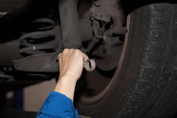 Woman making mechanic — Stock Photo, Image