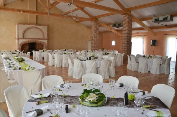 Drinnen Hochzeitsempfang mit Dekor — Stockfoto