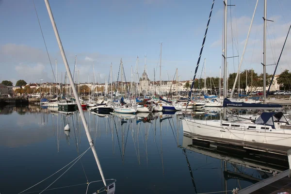 Bateaux dans un port — Photo