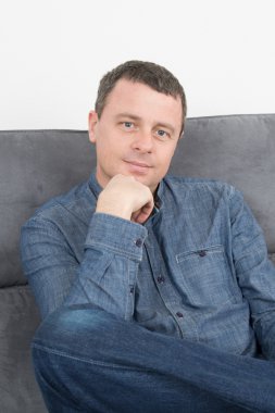 Bir erkekte tam yansıma