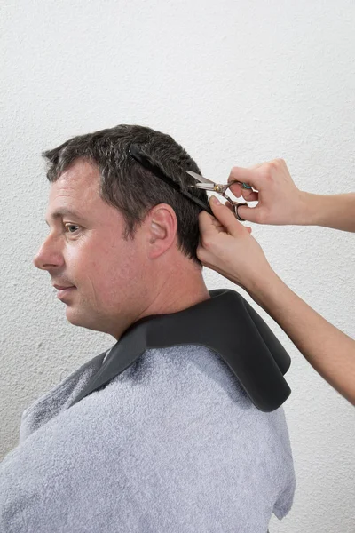 Hombre en peluquería — Foto de Stock