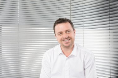 iyi görünümlü iş adamı