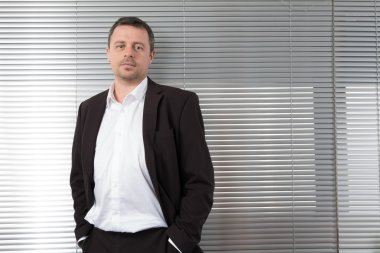 iyi görünümlü iş adamı