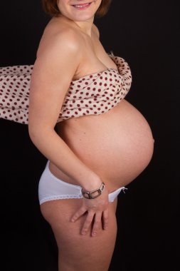 Hoş ve güzel hamile kadın