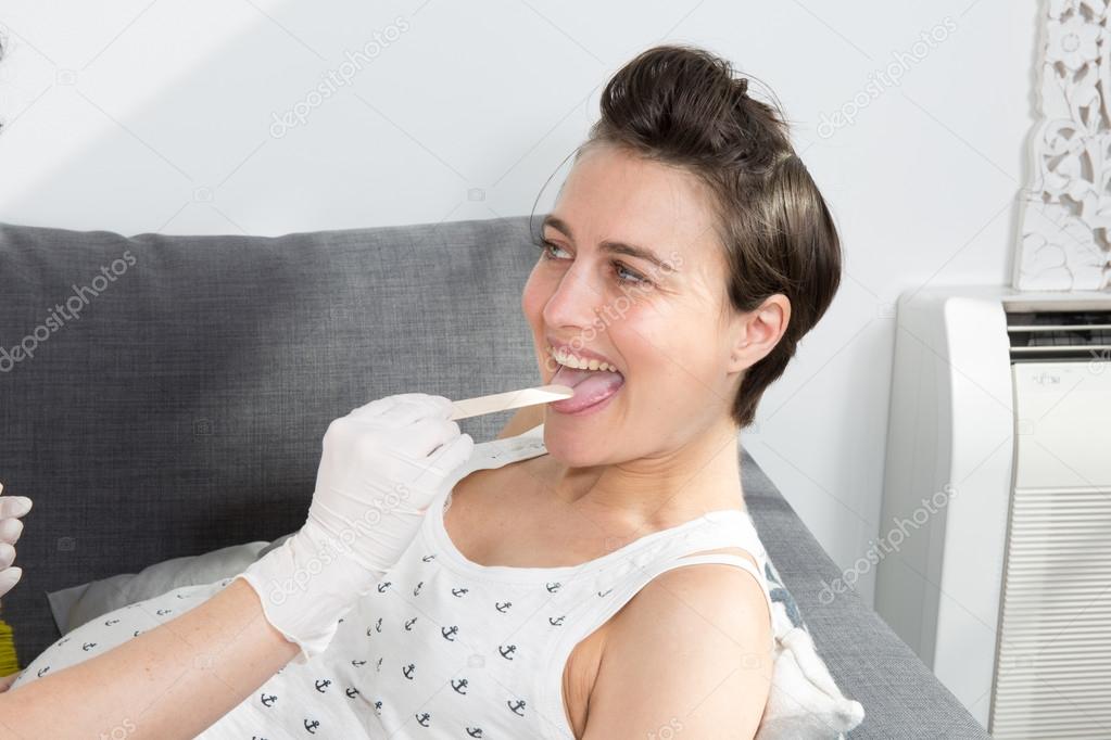 обильное слюнотечение. после еды слюни. изменение пищи в ротовой полости. причина усиленного слюноотделения. причины большого слюноотделения.