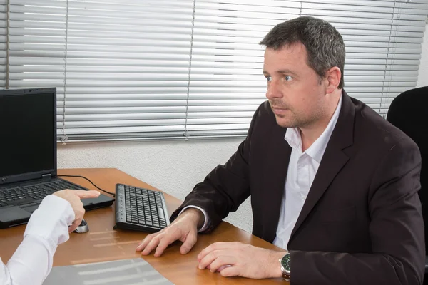 Geschäftsmann bei der Arbeit — Stockfoto