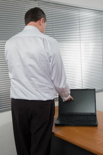 Geschäftsmann bei der Arbeit — Stockfoto