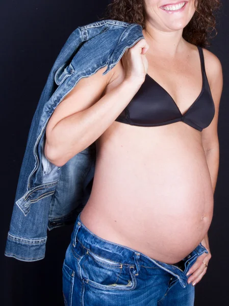 Mooie buik van een zwangere vrouw — Stockfoto