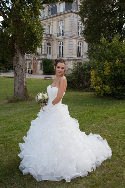 Nice bride in white — Stock Photo, Image