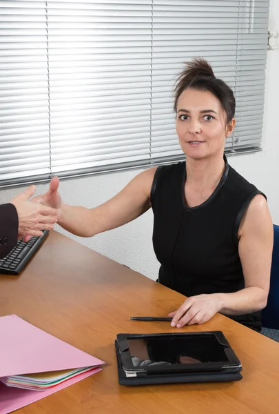 Mujer de negocios en el trabajo — Foto de Stock